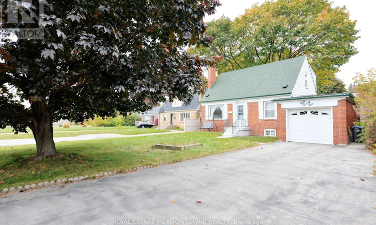 825 Service Road NORTH