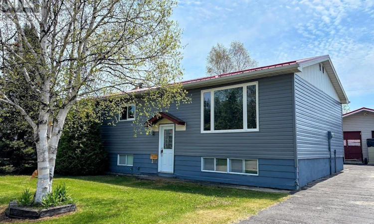 14 Lloyd Irwin Street