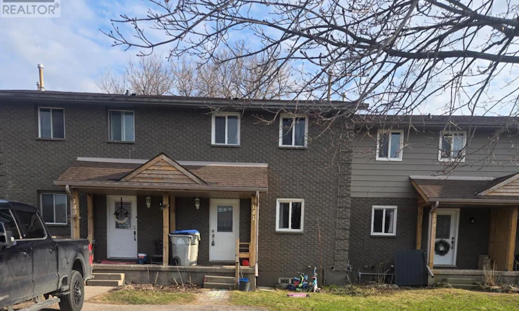 141 Simcoe Street