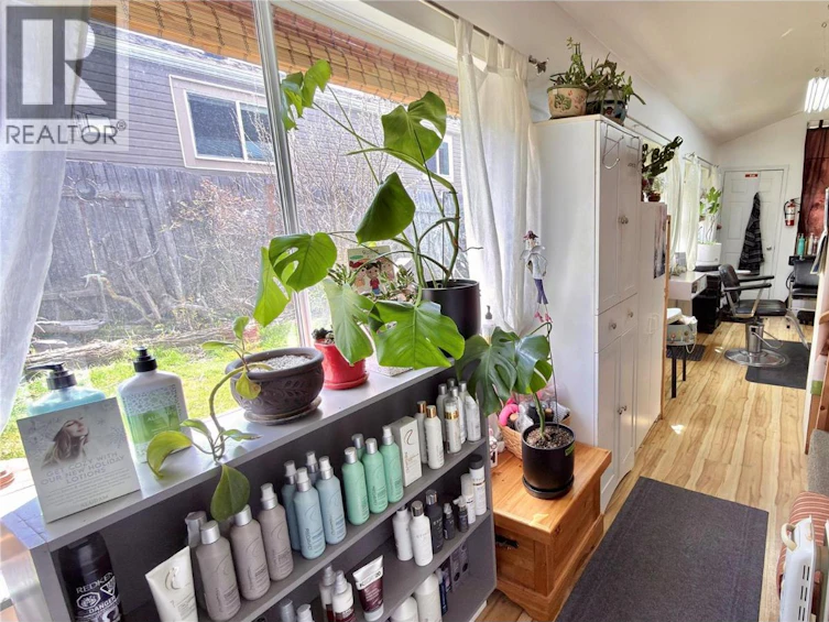 670 Central Avenue, Midway, BC, V0H 1M0 - 16
