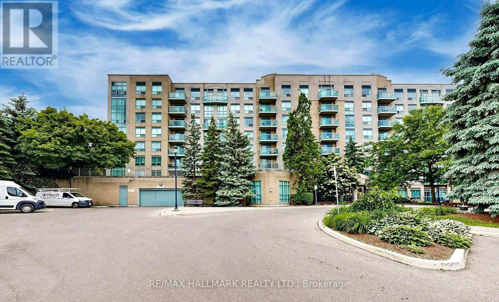 215-3 Ellesmere Street, Richmond Hill, ON, L4B 4N2