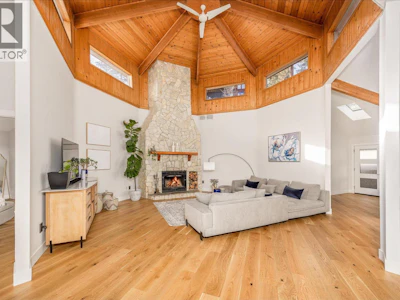 1446 Scott Crescent - 2