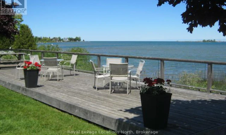 51 Lighthouse Lane W