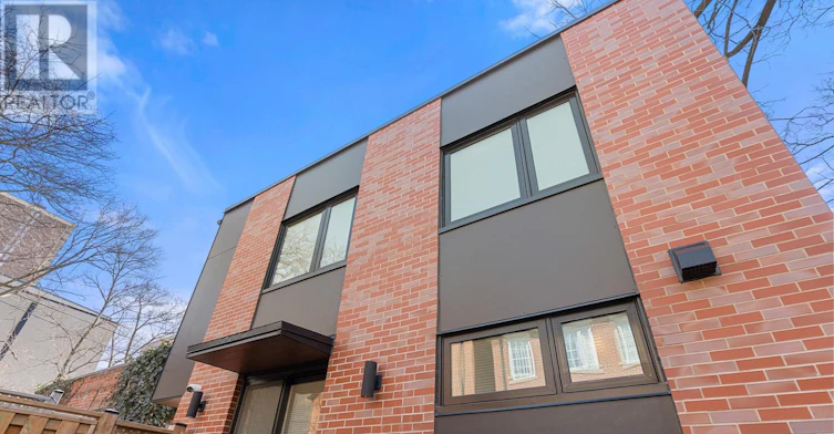 LANEWAY - UPPER-21 Farnham Avenue, Toronto, ON, M4V 1H6 - 2