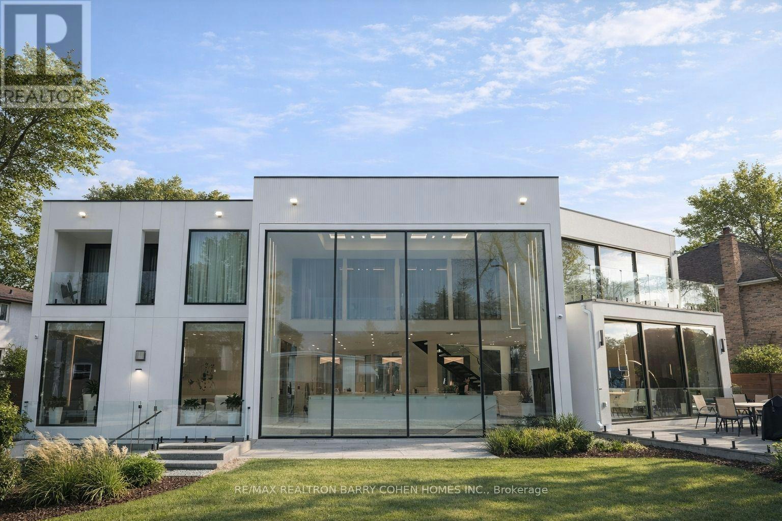 8 Cadmus Road, Toronto, ON, M2M 2M4