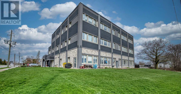 12-2 Lewis Street, Fort Erie, ON, L2A 2P7