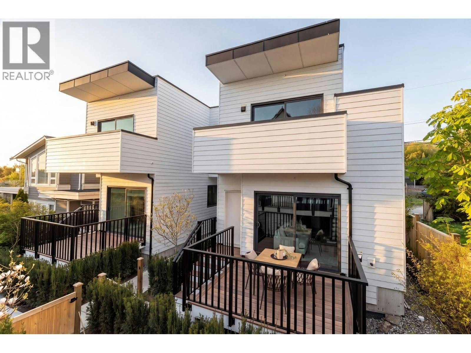 1-328 W 14th Street, North Vancouver, BC, V7M 1P6
