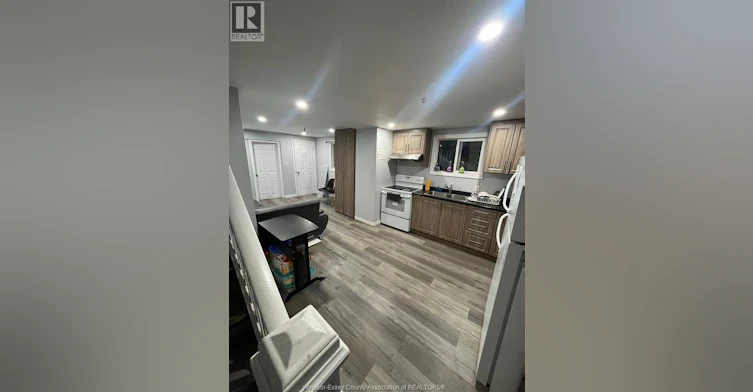 690 Campbell Avenue, Windsor, ON, N9B 2H7 - 8