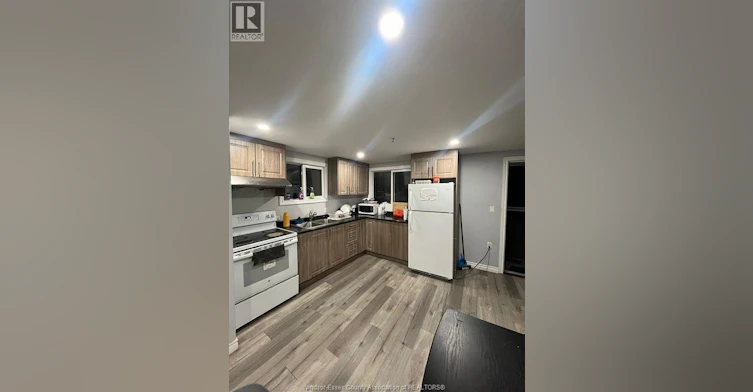 690 Campbell Avenue, Windsor, ON, N9B 2H7 - 2