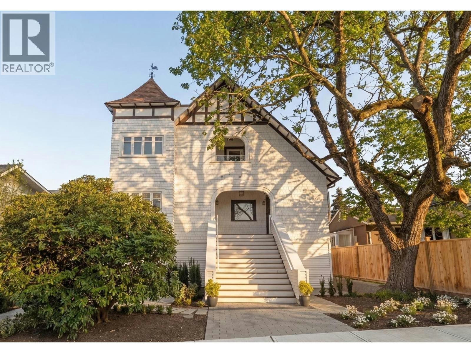 1-326 W 14th Street, North Vancouver, BC, V7M 1P6