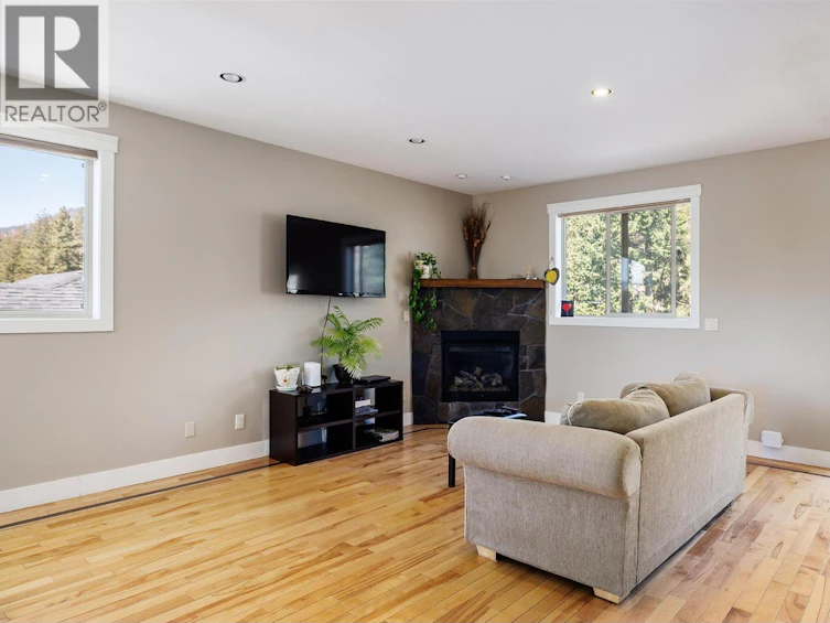 2054 Sunview Drive, West Kelowna, BC, V1Z 3X6 - 3