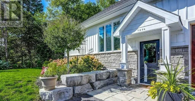 720B Wellington Street W, Aurora, ON, L4G 6J7