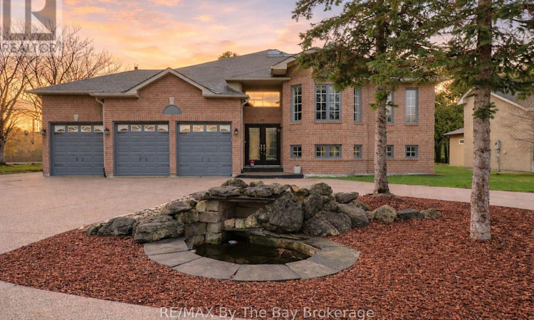 70 Fairway Crescent
