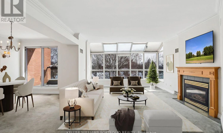 702-2727 Yonge Street