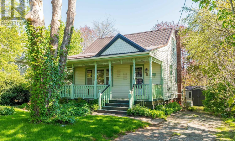 11 Maple Grove Avenue