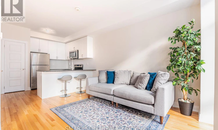 14-713 Lawrence Avenue W