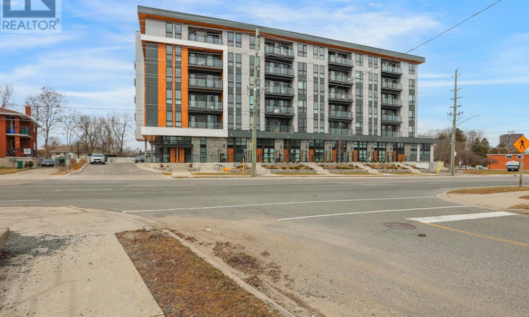 416-312 Erb Street W