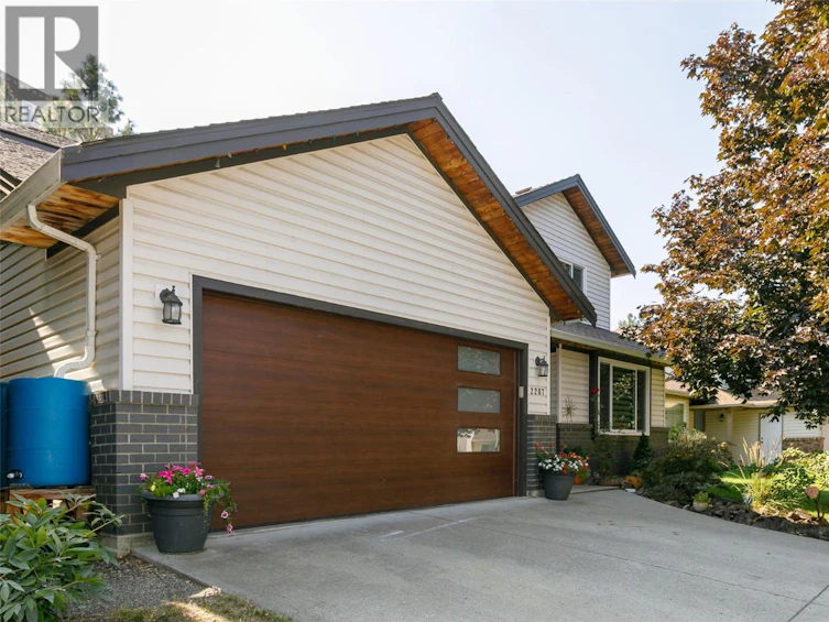 2207 Shannon Ridge Drive, West Kelowna, BC, V4T 2L1