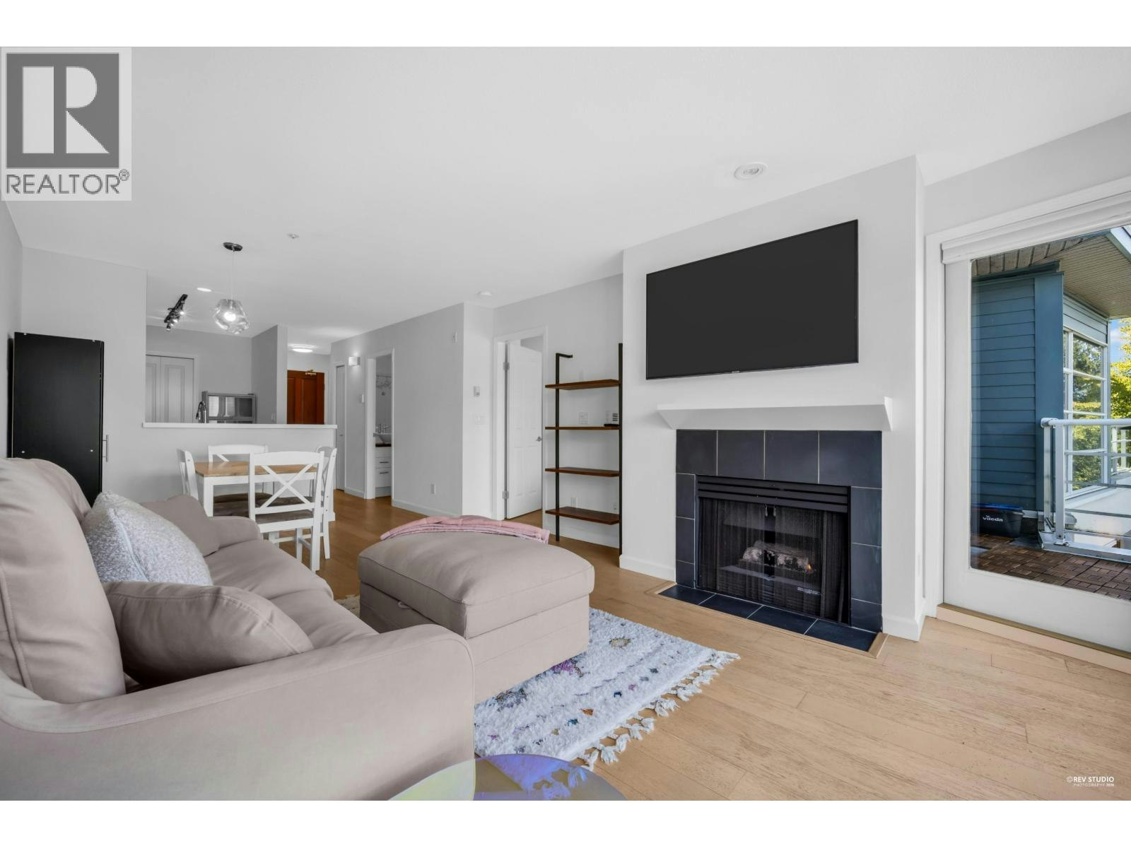 404-2575 W 4th Avenue, Vancouver, BC, V6K 1P5