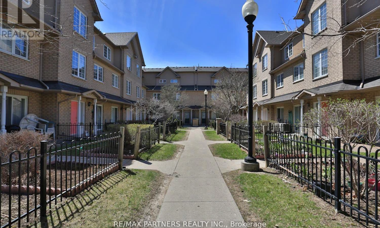11-23 St Moritz Way