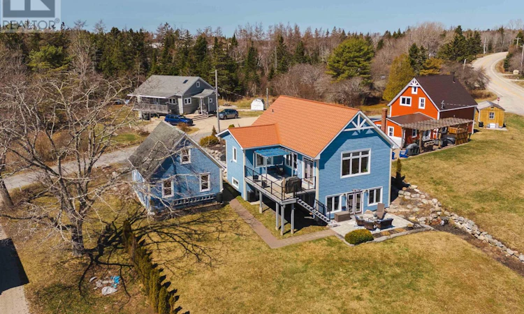 11 River Point Road East
