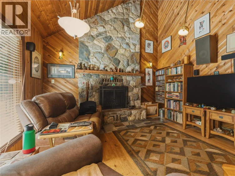 8257 Rogers Road, Vernon, BC, V1B 3M7 - 3