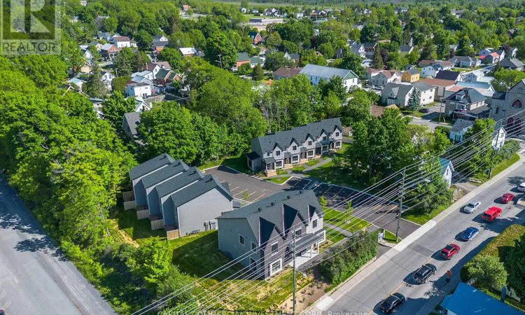 36 Main Street E