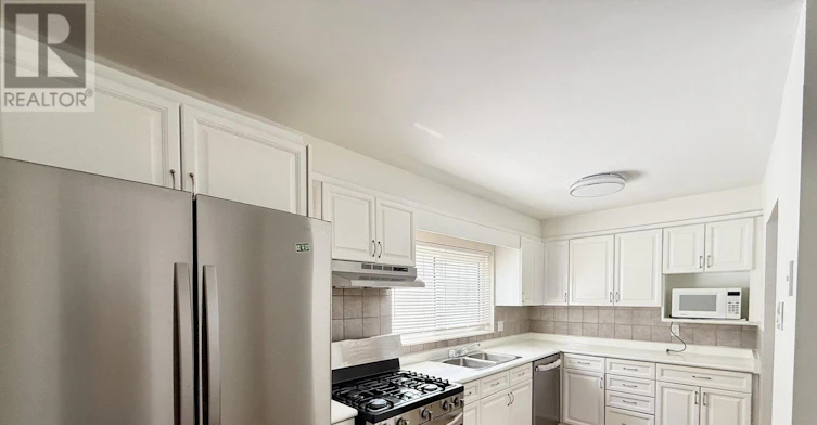 UPPER-17 Regatta Crescent, Toronto, ON, M2R 2X7 - 2
