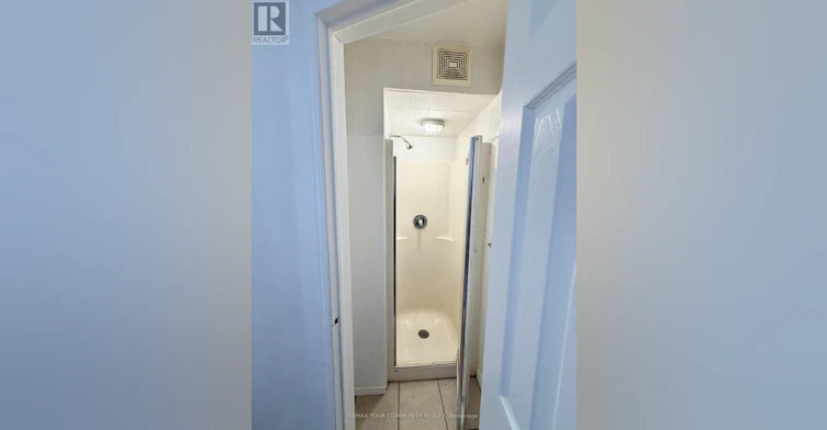 UPPER-17 Regatta Crescent, Toronto, ON, M2R 2X7 - 6