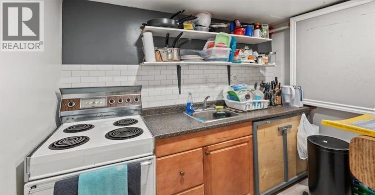 BASEMENT-3577 King, Windsor, ON, N9C 1P4 - 4