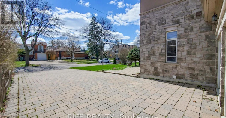 48 Transwell Avenue, Toronto, ON, M2R 2J8 - 2