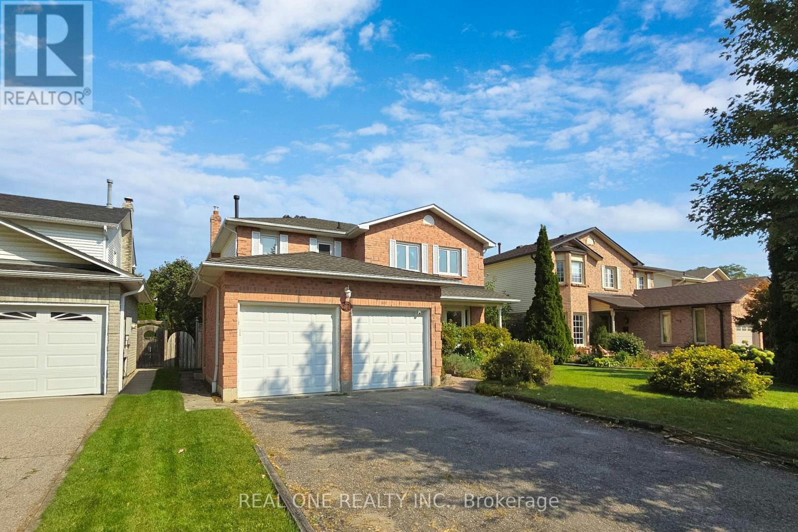 27 Gladiola Court E, Whitby, ON, L1R 1N8