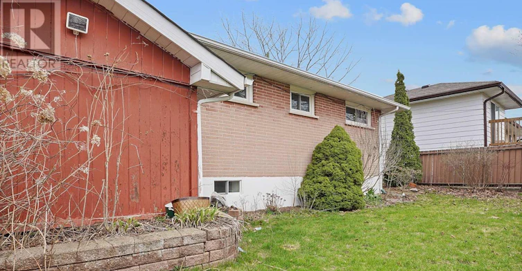 68 Athabasca Street, Oshawa, ON, L1H 7H6 - 47