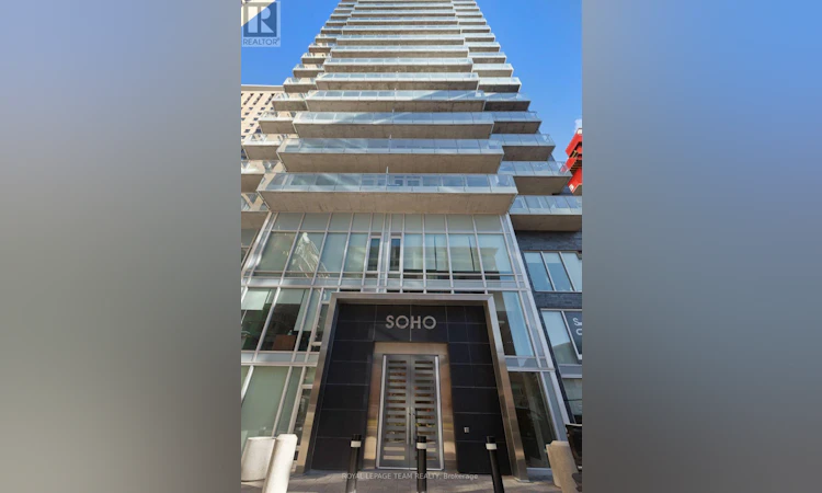 1506-111 Champagne Avenue S