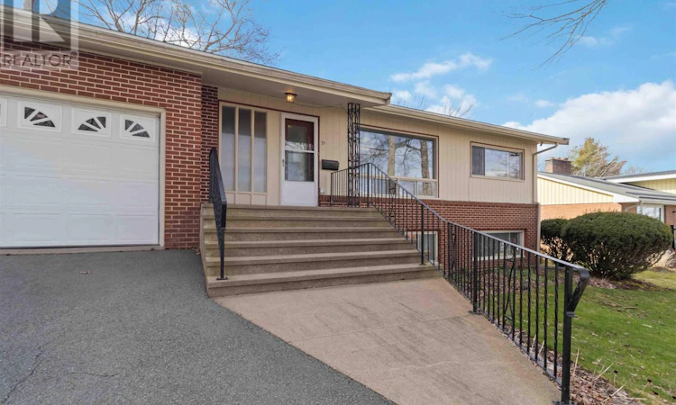 71 Woodward Crescent