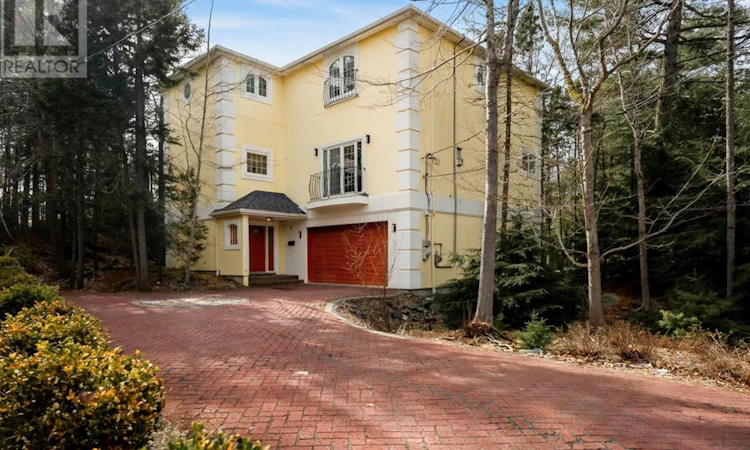 12 Falcon Place