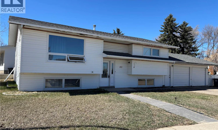 201 Lister Kaye Crescent