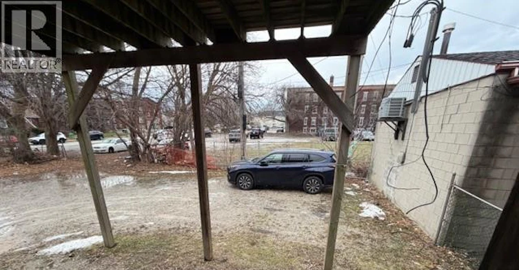 MAIN LEVEL-25 Giles Boulevard, Windsor, ON, N9A 4B6 - 17
