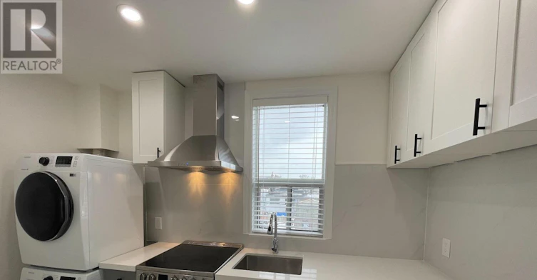 UPPER-33 Strathmore Boulevard, Toronto, ON, M4J 1P1 - 9