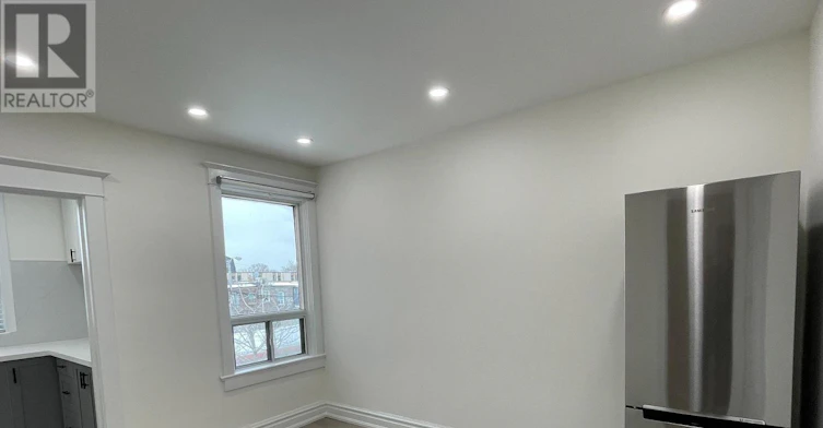 UPPER-33 Strathmore Boulevard, Toronto, ON, M4J 1P1 - 3