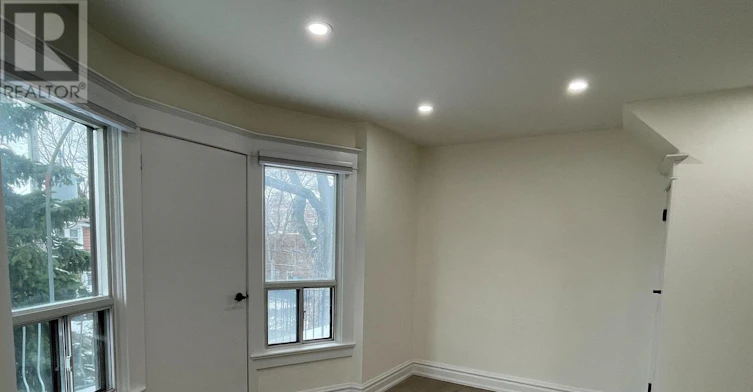 UPPER-33 Strathmore Boulevard, Toronto, ON, M4J 1P1 - 18