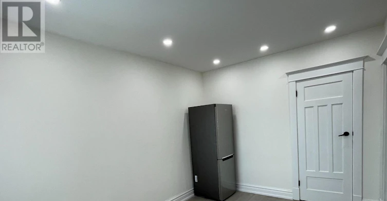 UPPER-33 Strathmore Boulevard, Toronto, ON, M4J 1P1 - 4