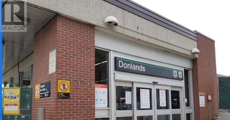 UPPER-33 Strathmore Boulevard, Toronto, ON, M4J 1P1 - 34