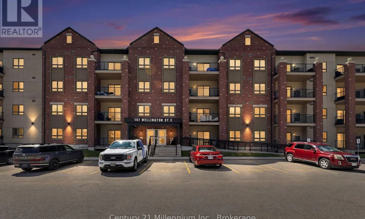 109-157 Wellington Street E