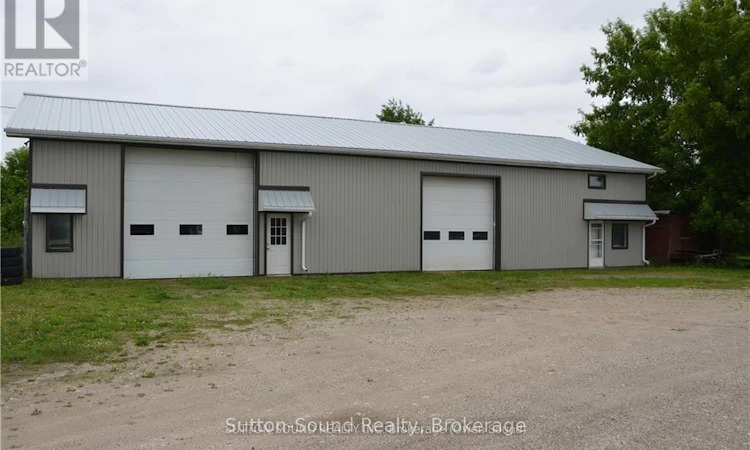 402432 Grey 4 Road