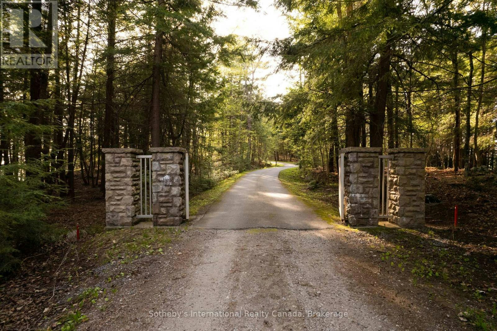 POINT COTTAGE-1250 Waldmere Road, Bracebridge, ON, P1L 1W8