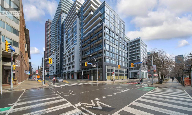 233-121 Lower Sherbourne Street S