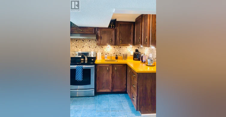 LOWER-2965 Weston Road, Toronto, ON, M9M 2S9 - 23