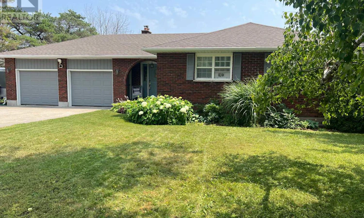173 Lakeview Crescent