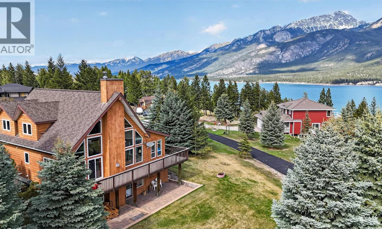 4484 Spruce Bay